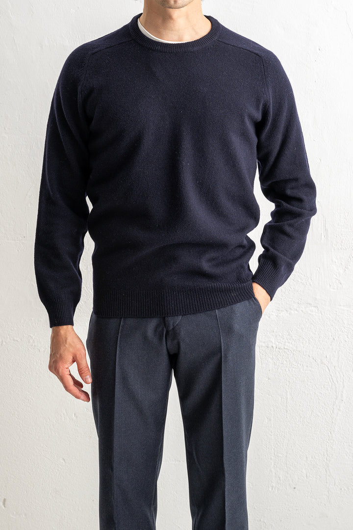 LAMBWOOL CREW NECK. Navy