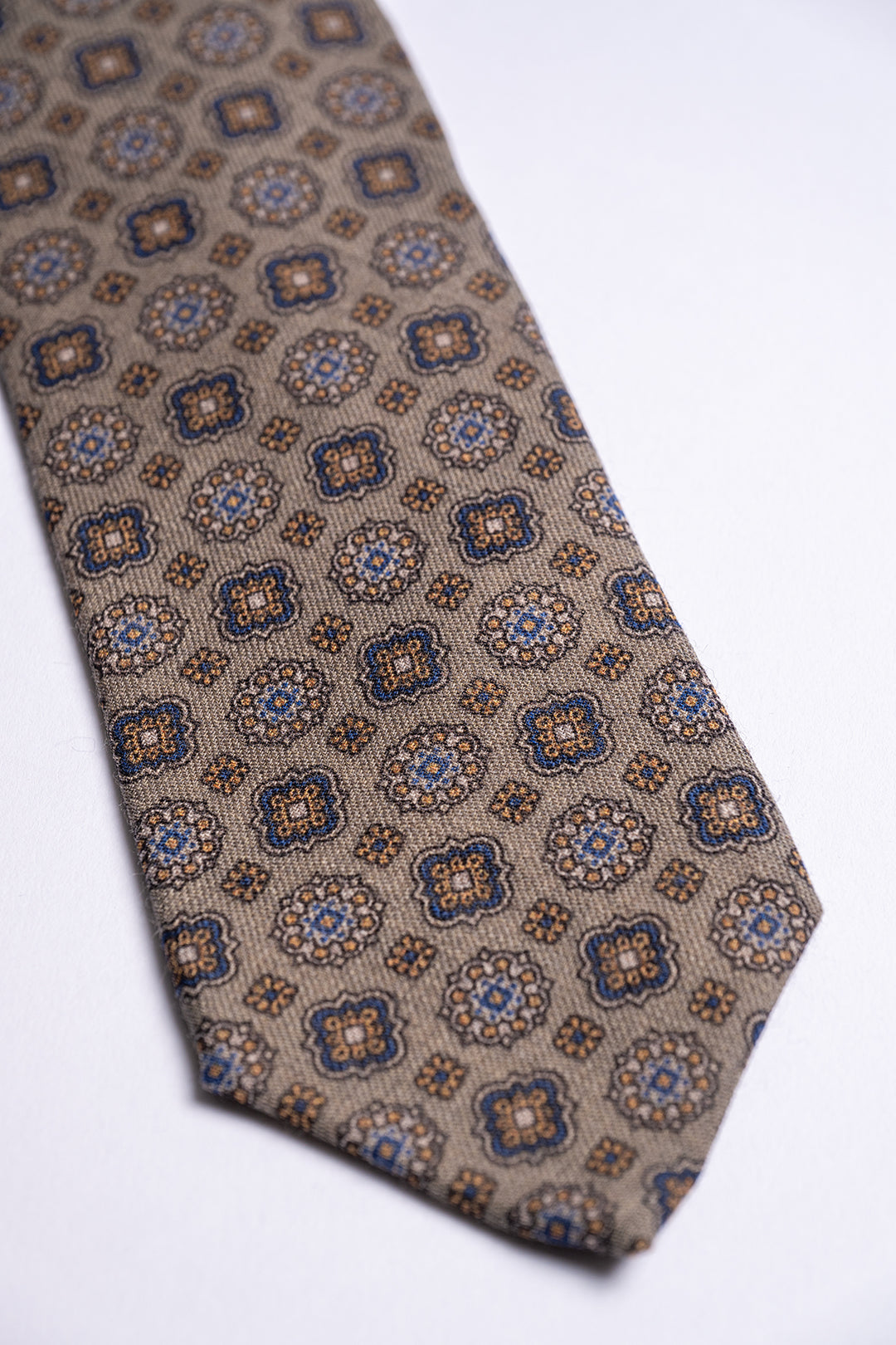 Classic Wool Tie Olive