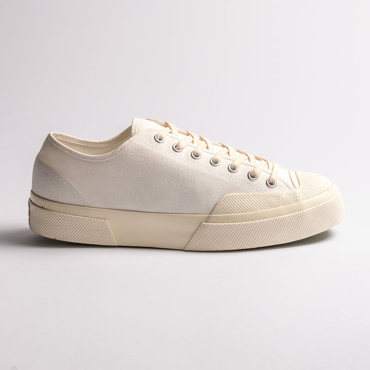 Canvas sneaker från Superga