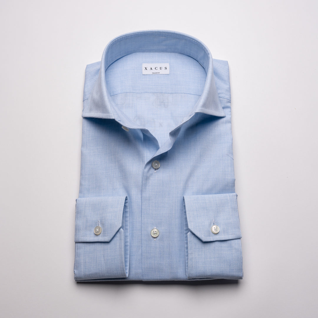 Dressad ljusblå skjorta från Xacus
