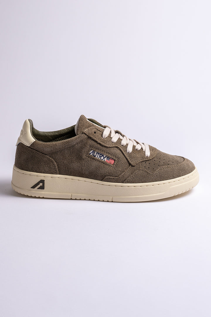 Medalist Finish Suede Sneaker Mislet/White