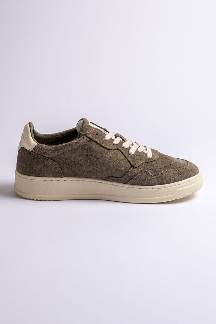 Medalist Finish Suede Sneaker Mislet/White