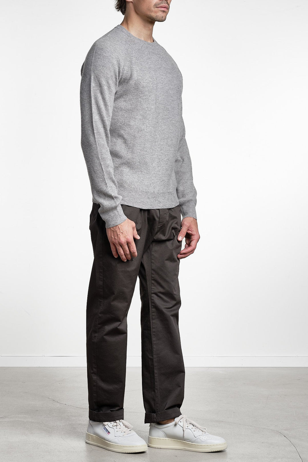 Cashmere Blend Raglan Sweater Antracite – Adverb, closeup på materialet