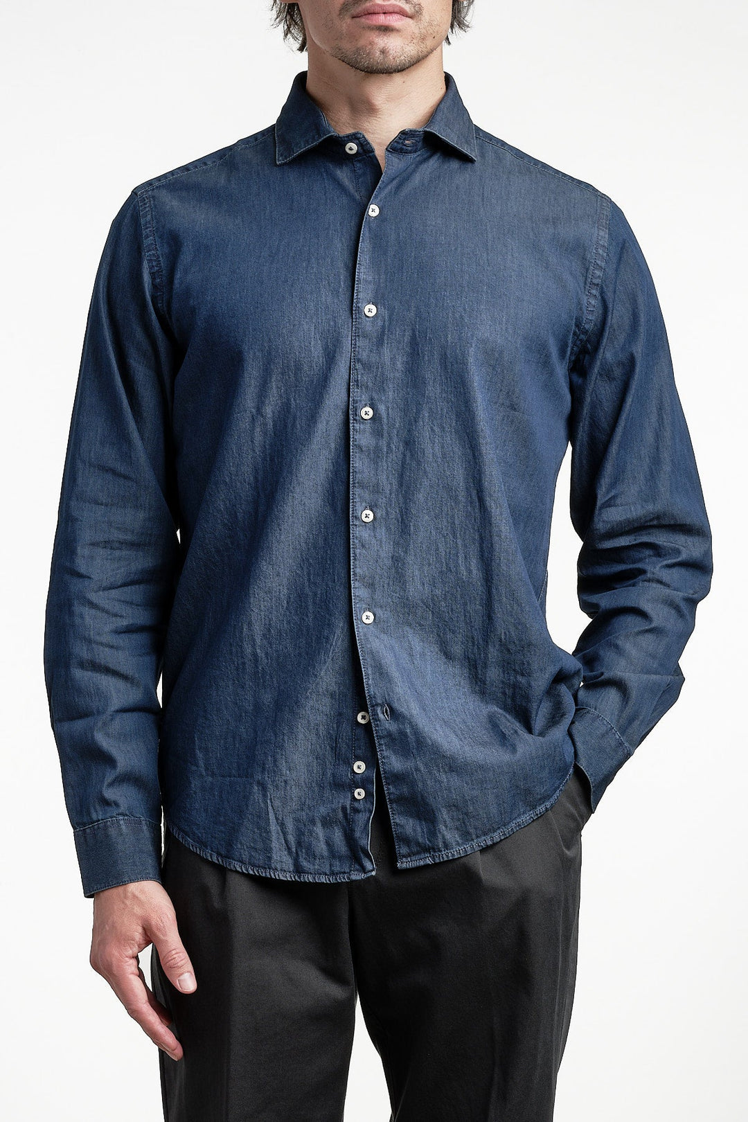 Denim Cotton Shirt Dark Jeans – ADVERB, framifrån