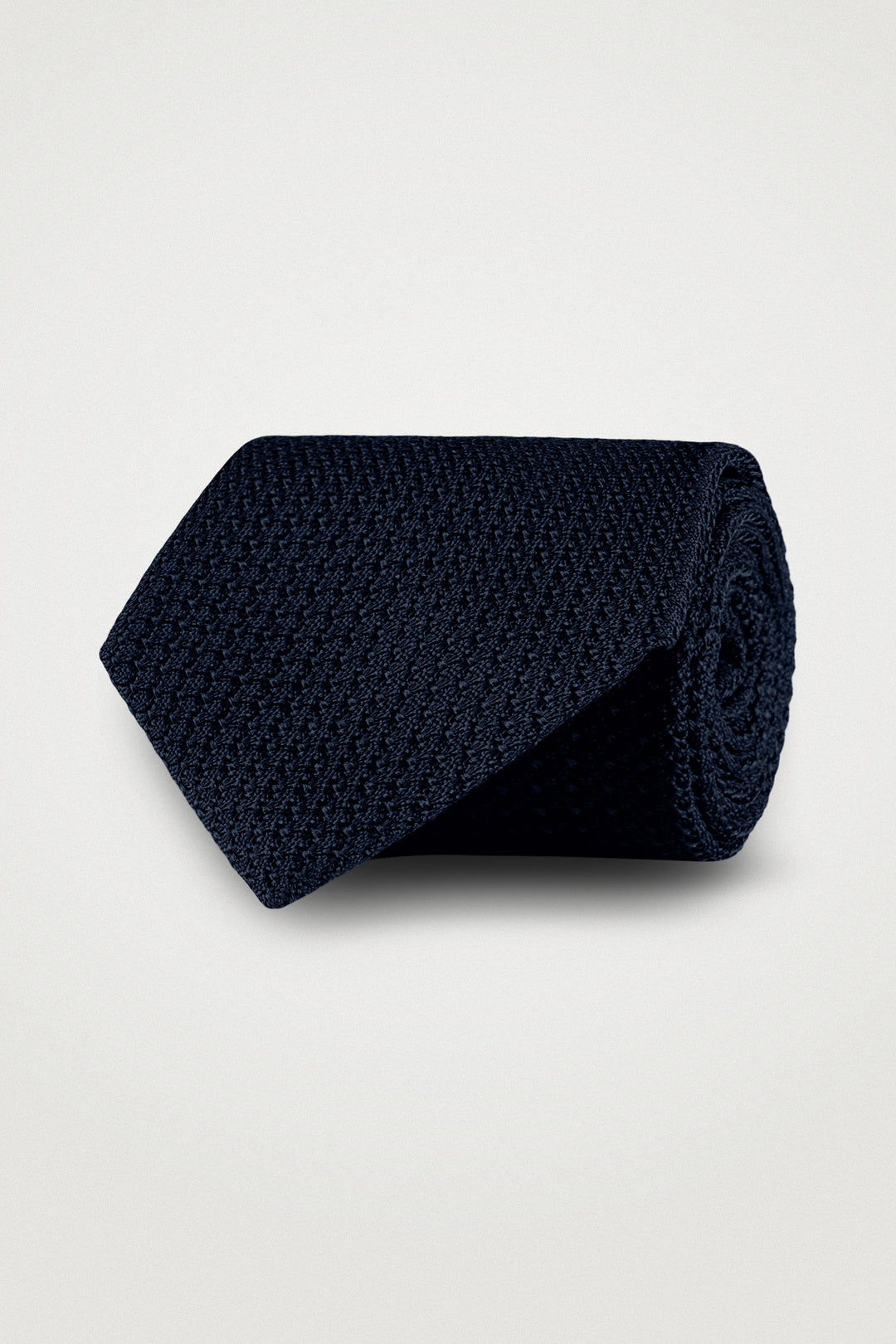 GRENADINE SILK TIE 409 NAVY – Amanda Christensen, framifrån