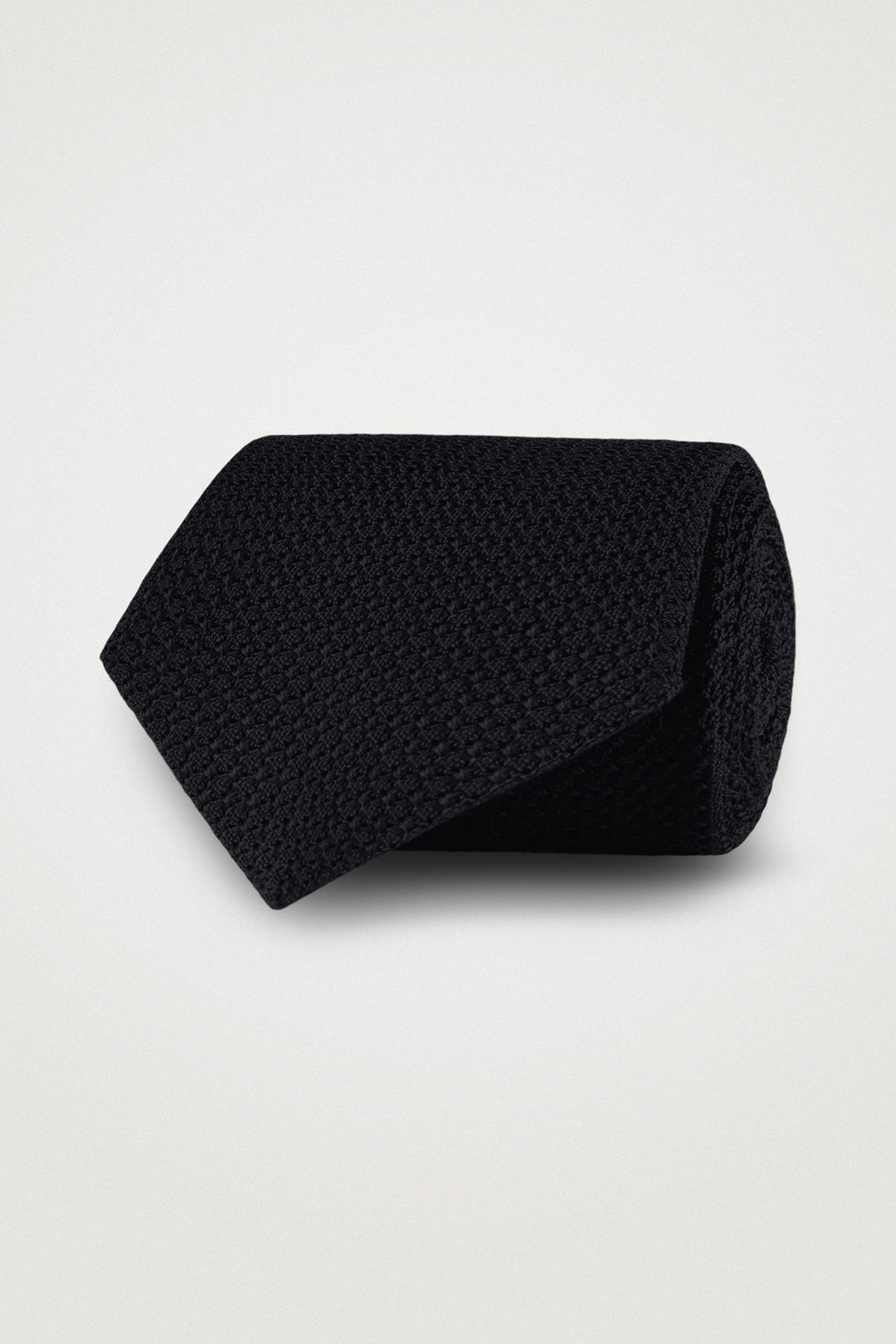 GRENADINE SILK TIE 999 BLACK – Amanda Christensen, framifrån