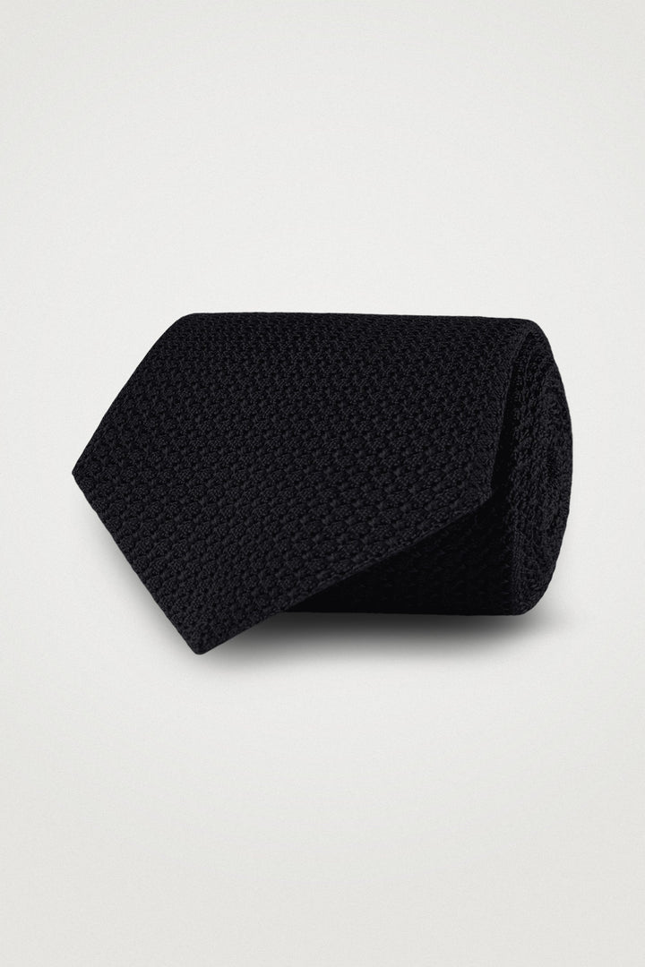 GRENADINE SILK TIE 999 BLACK – Amanda Christensen, framifrån