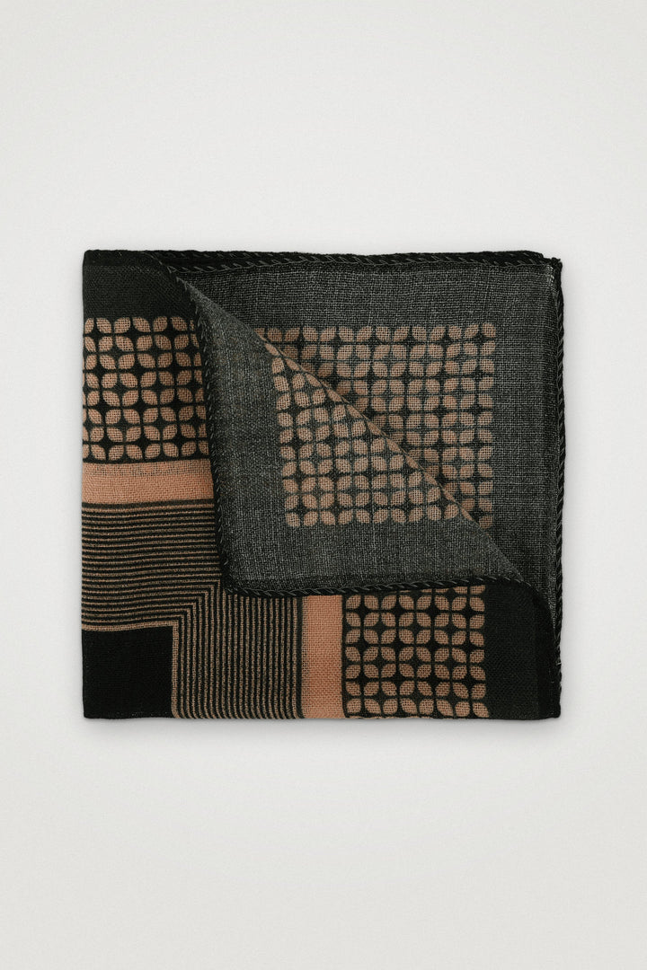 Wool Pocket Square With Graphic Grid Pattern Green – Amanda Christensen, detalj
