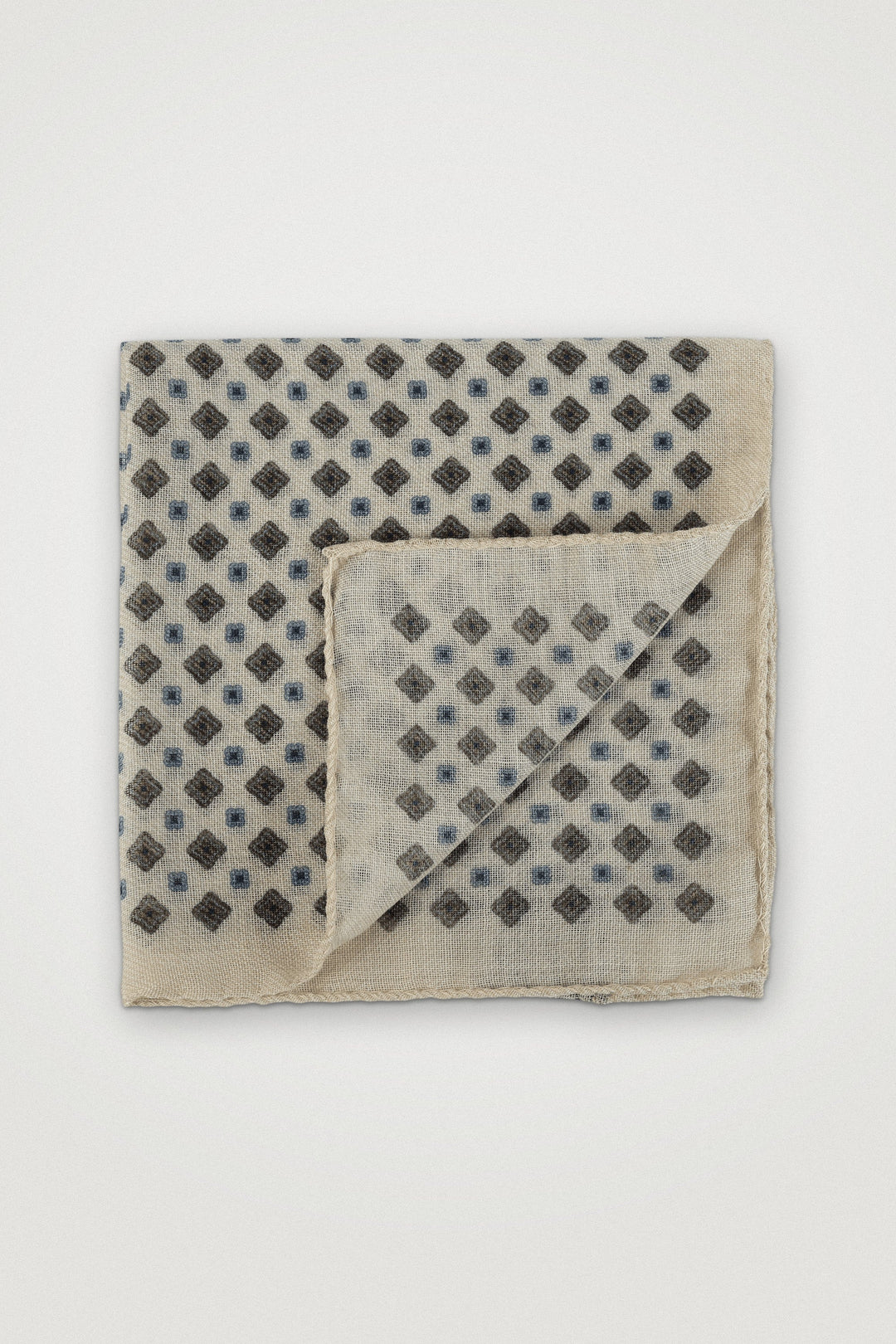 Wool Pocket Square With Medallion Pattern Cream melange – Amanda Christensen, framifrån