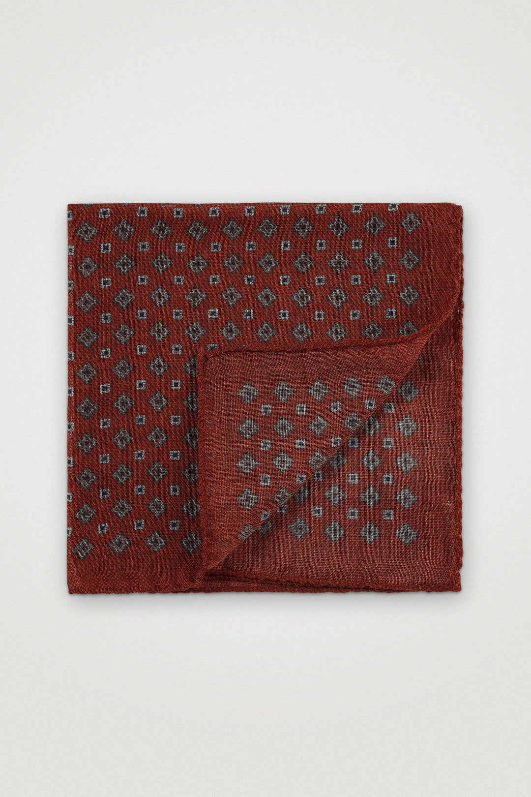 Wool Pocket Square With Medallion Pattern Rust melange – Amanda Christensen, framifrån