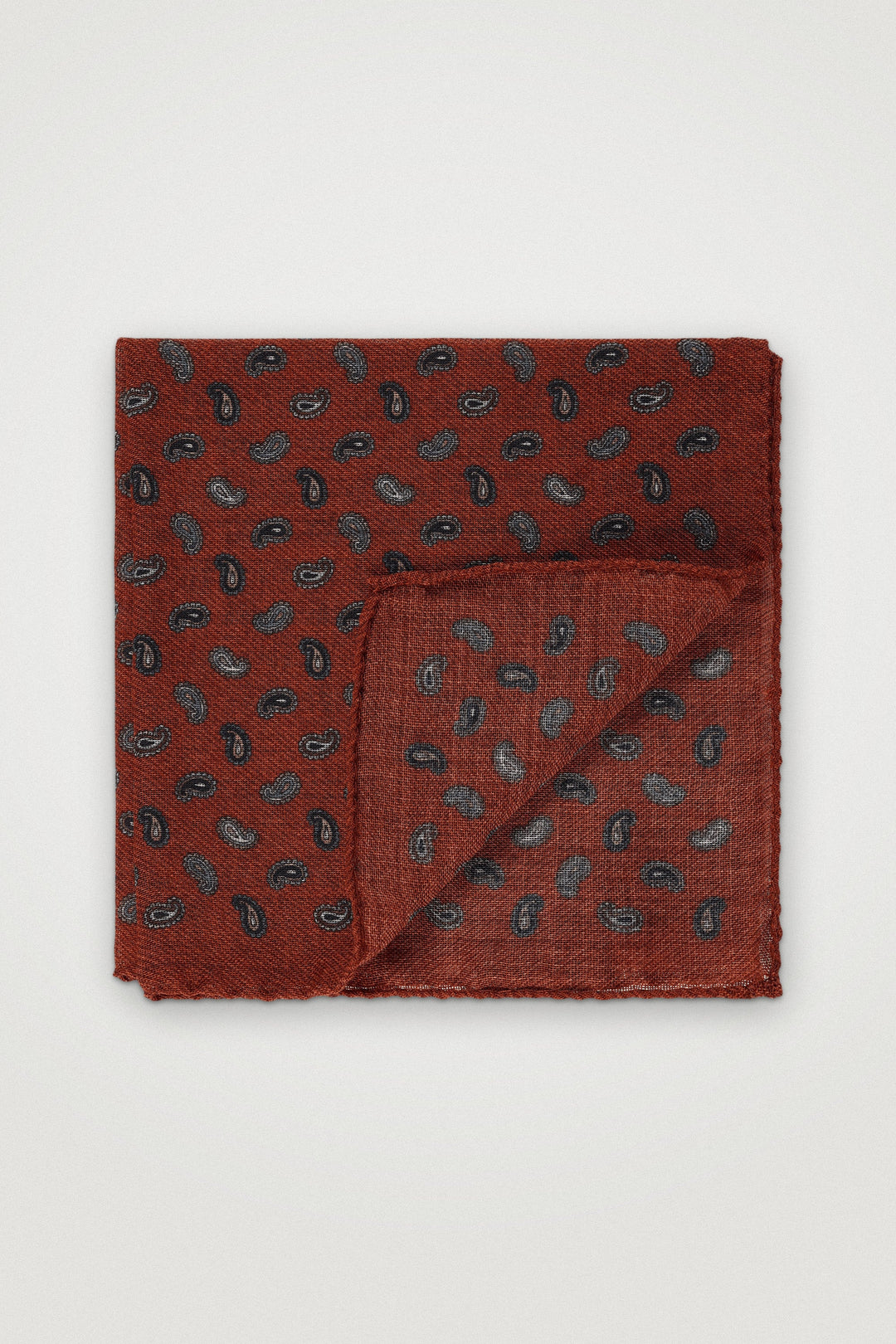 Wool Pocket Square With Paisley Pattern Rust melange – Amanda Christensen, framifrån