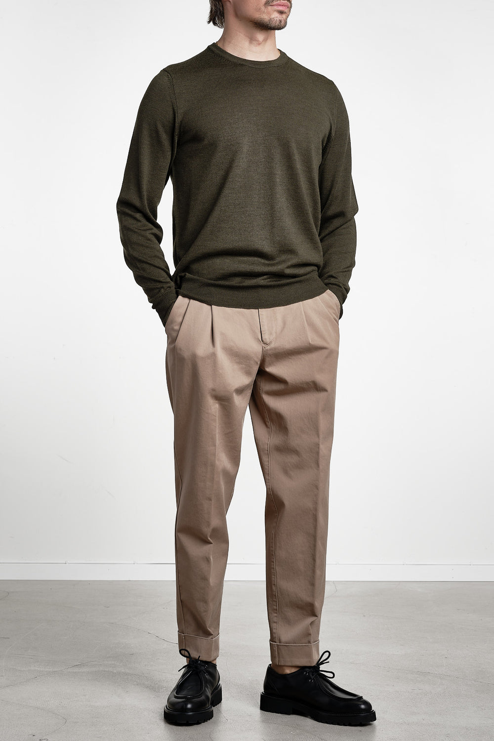 Superfine Merino Crewneck Green – Adverb, helfigur framifrån