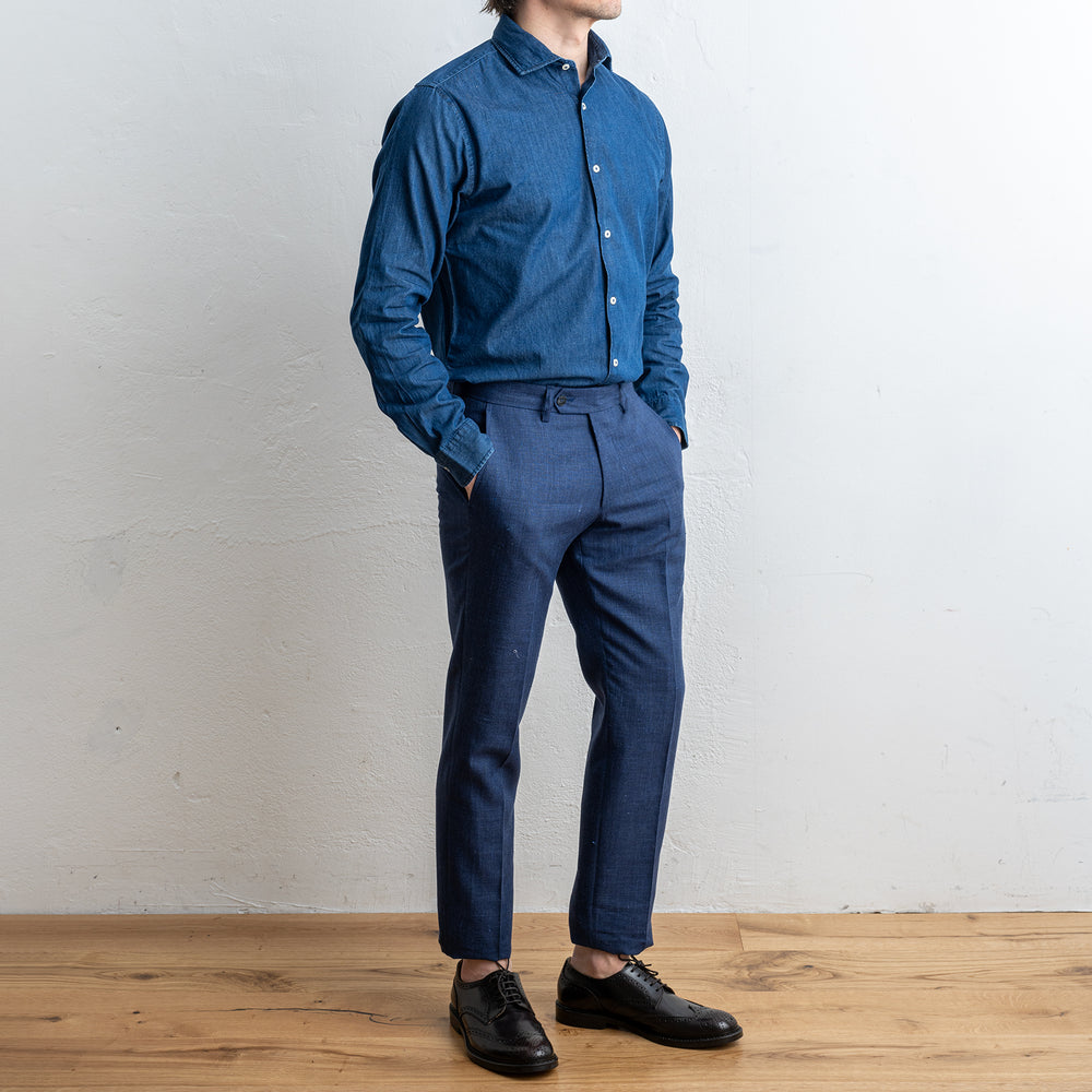 Cotton Denim Shirt Dark Blue – ADVERB, helbild på modell framifrån