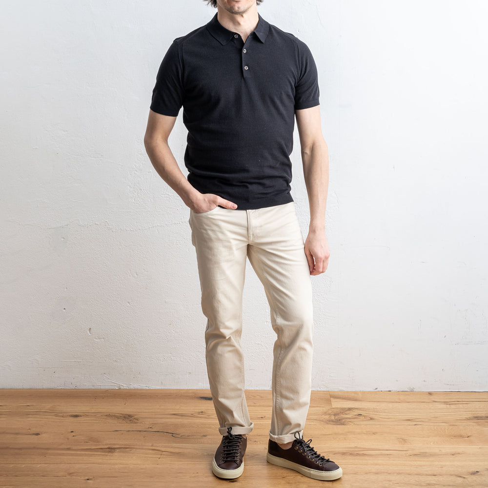 Polo Cotton Short Sleeve Black – ADVERB, helbild på modell framifrån