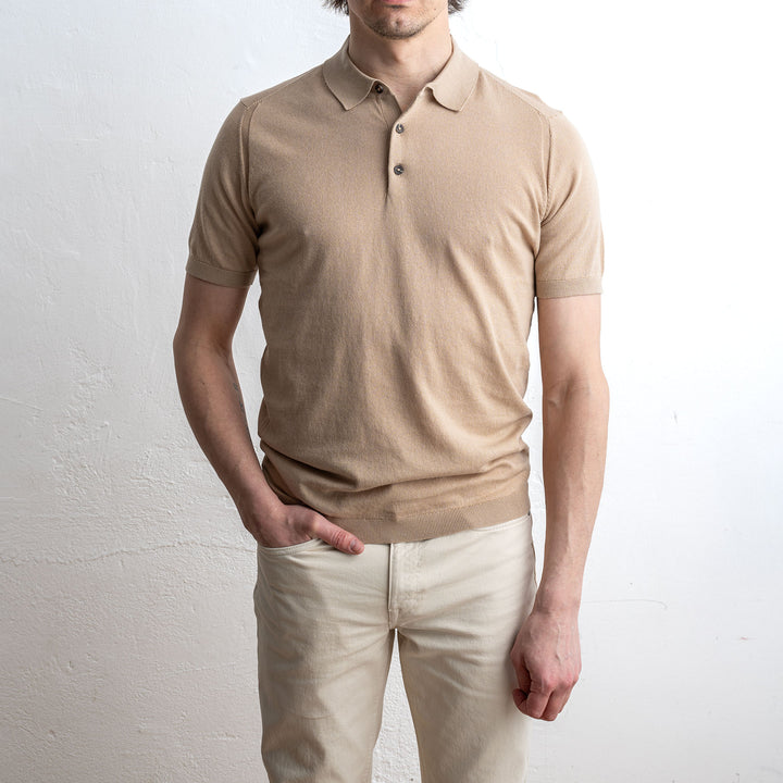 Skön beige piké i bomull från Adverb