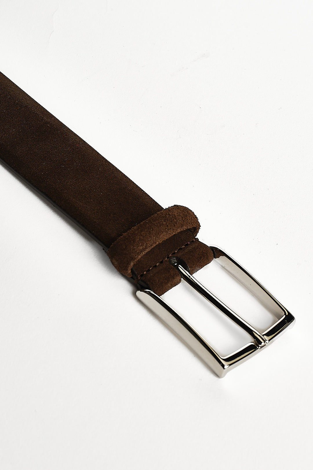 Classic Suede belt 3,5 cm Chocolate – Anderson's, spänne och rem i närbild