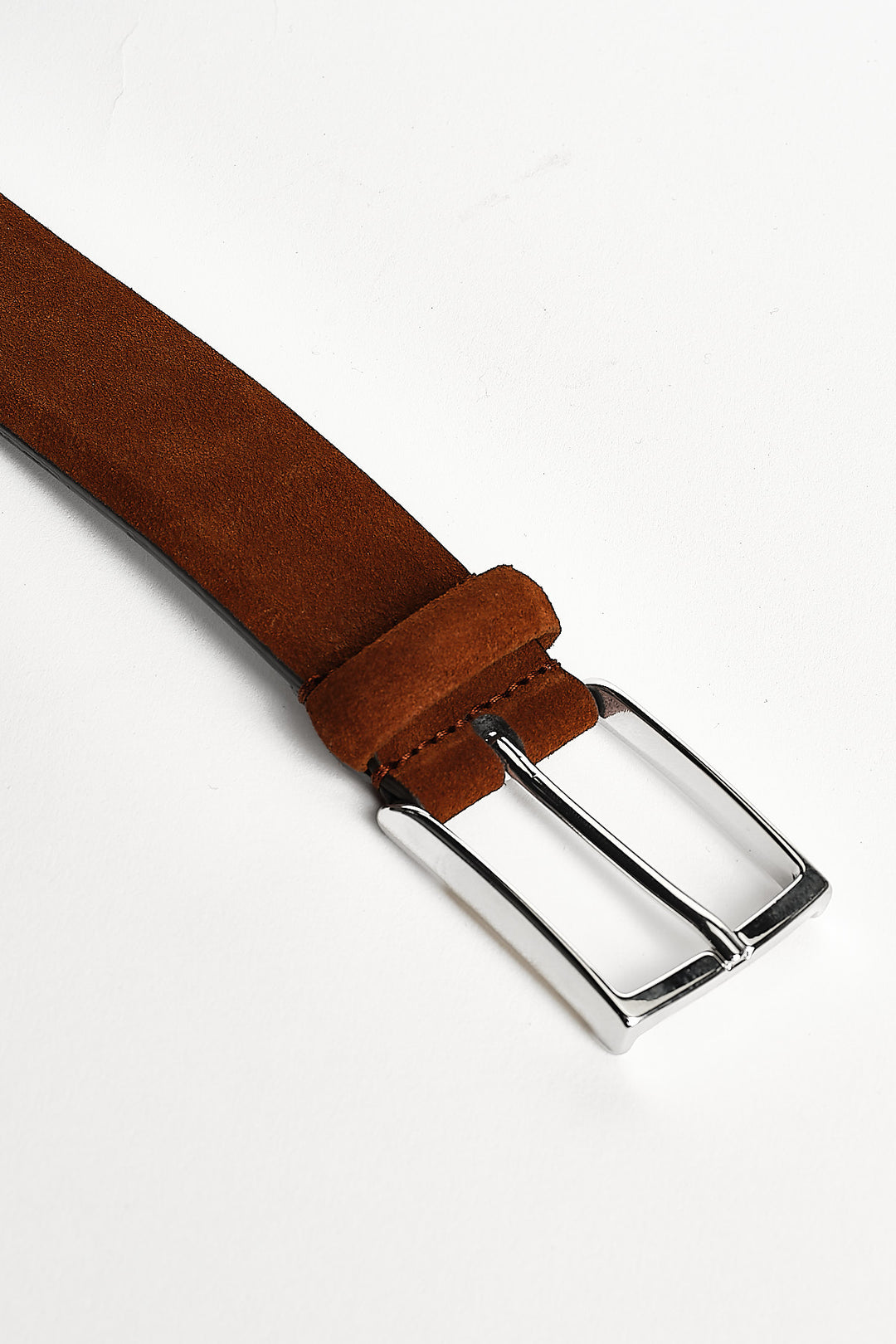 Classic Suede belt 3,5 cm Tobacco – Anderson's, spänne och rem i närbild