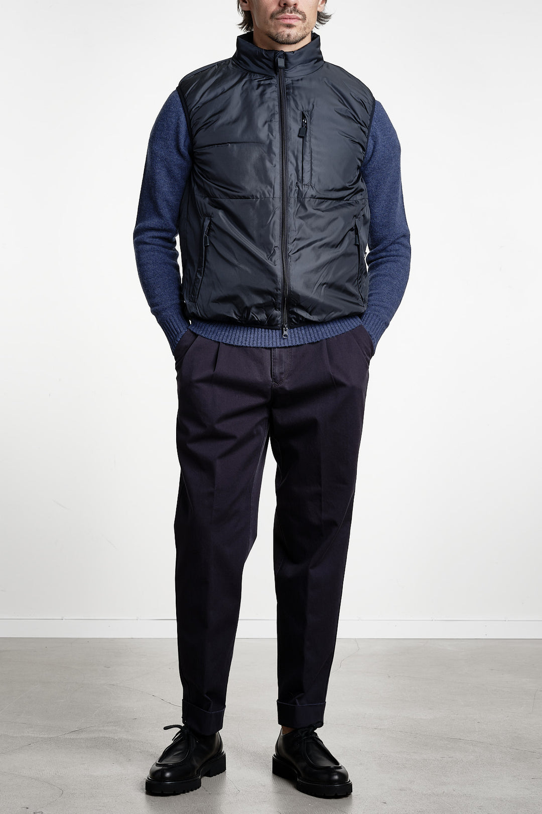 Jil Padded Vest Navy – Aspesi, helfigur framifrån