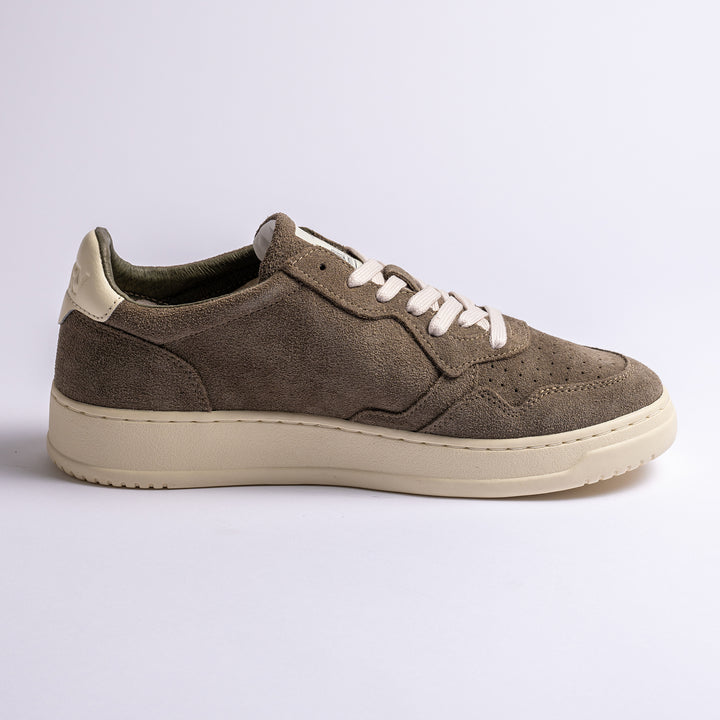 Medalist Finish Suede Sneaker Mislet/White