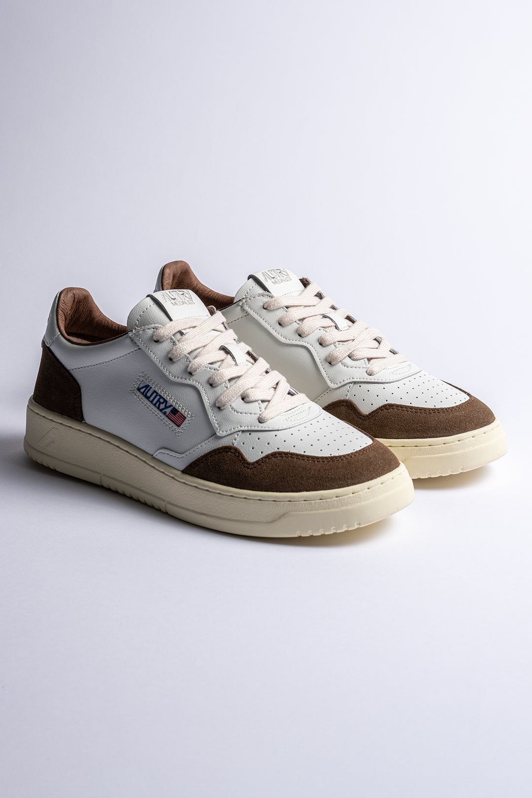 Medalist Low Man Softleather/Suede White/Tundra