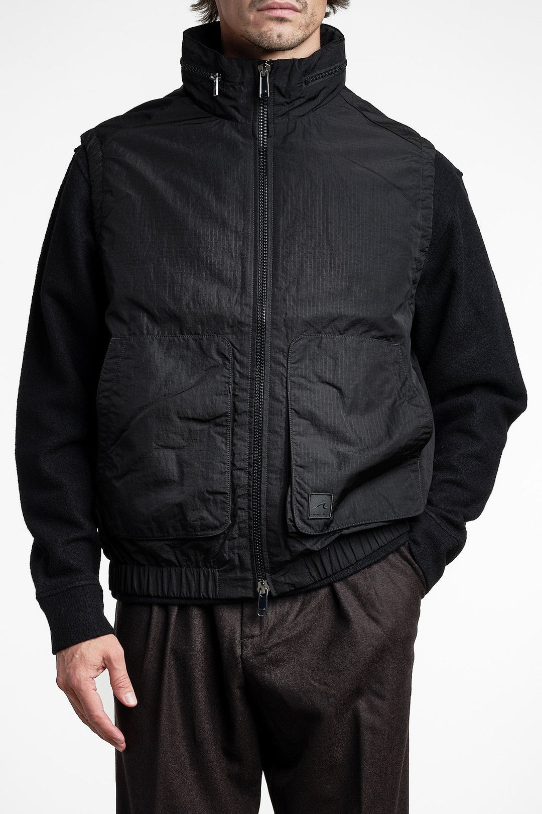 Hampstead Vest Black – Cesar Equipment, framifrån
