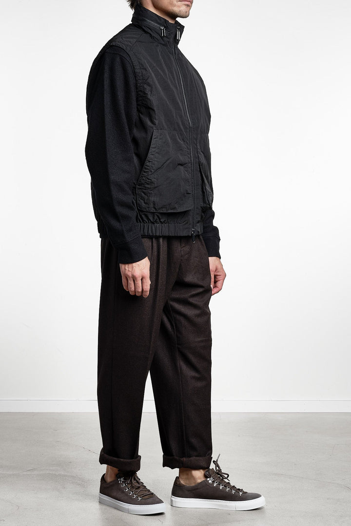 Hampstead Vest Black – Cesar Equipment, closeup på materialet
