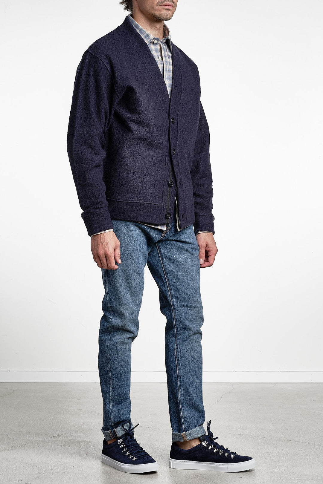 Seaham Boiled Wool Cardigan Navy – Cesar Equipment, closeup på materialet