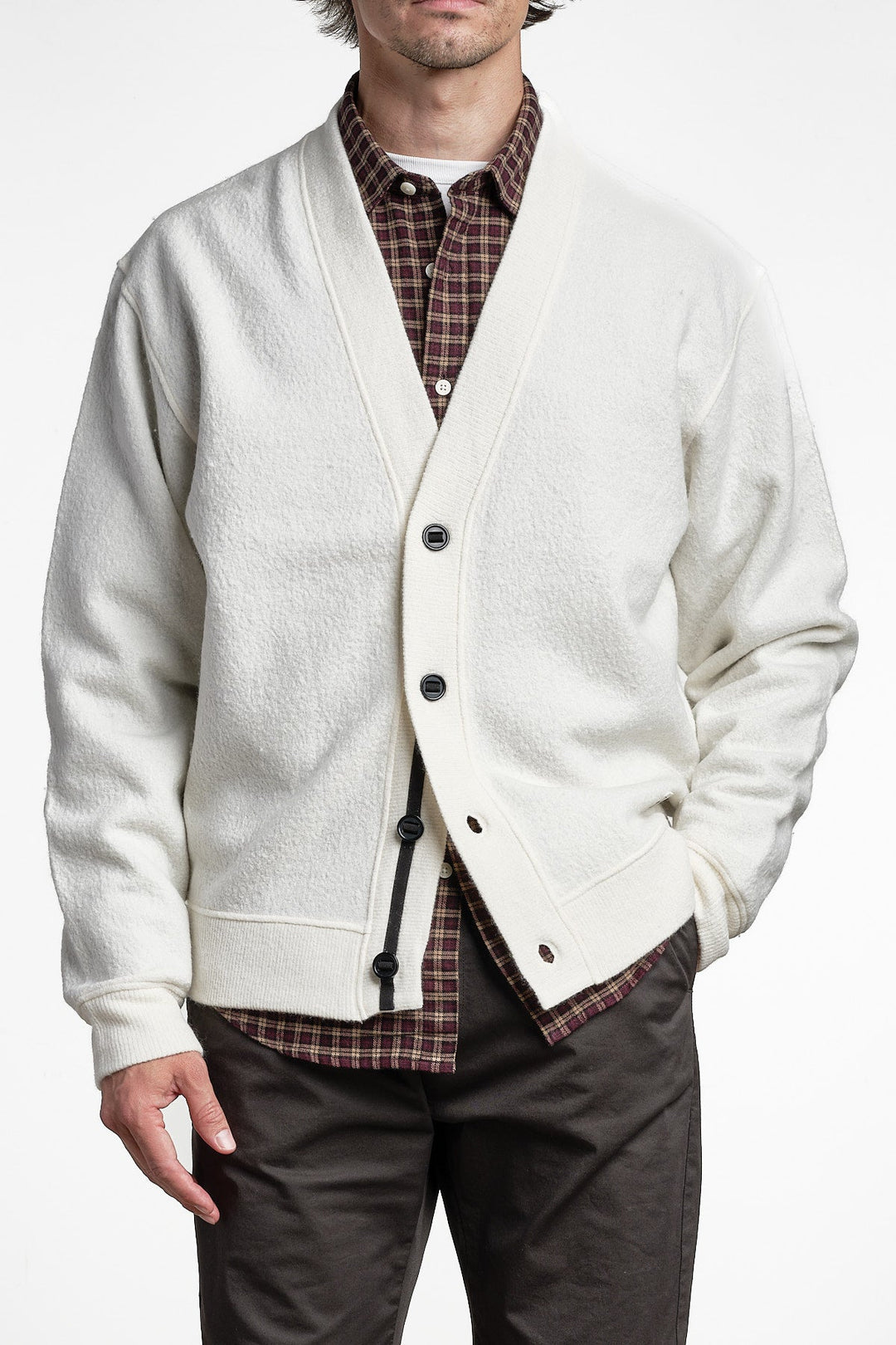Seaham Boiled Wool Cardigan Off White – Cesar Equipment, framifrån