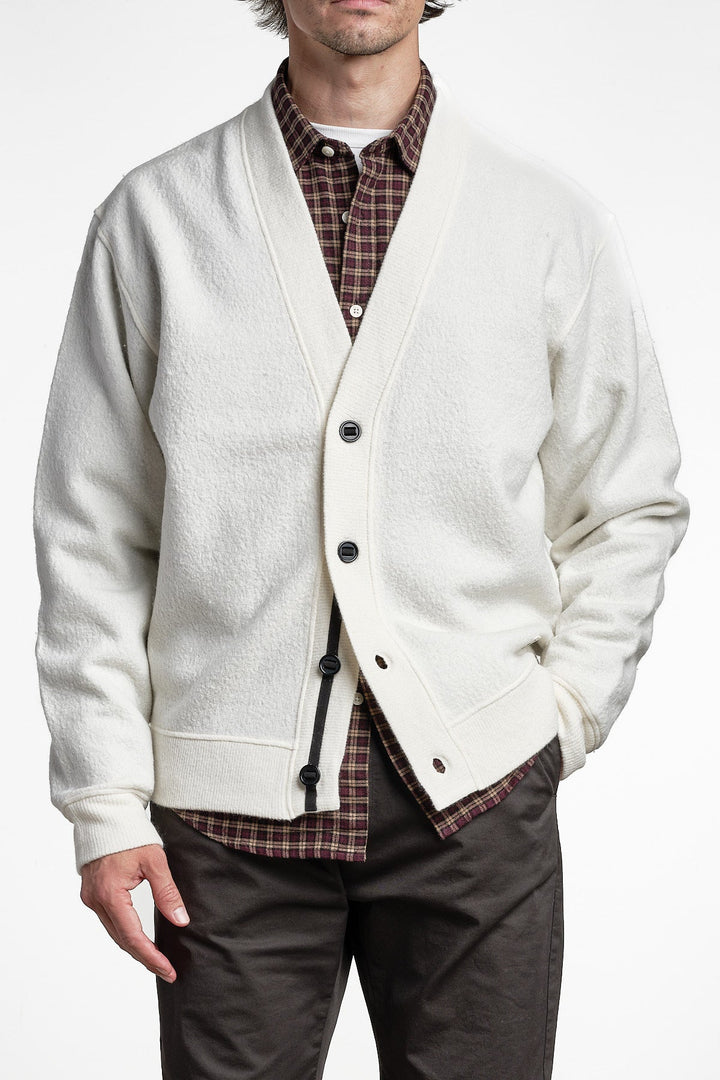 Seaham Boiled Wool Cardigan Off White – Cesar Equipment, framifrån