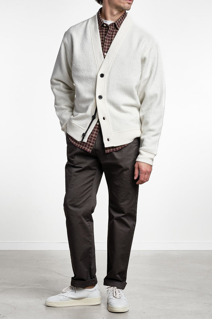 Seaham Boiled Wool Cardigan Off White – Cesar Equipment, closeup på materialet