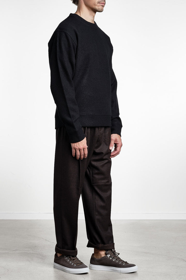 Seaham Boiled Wool Crew Black – Cesar Equipment, closeup på materialet