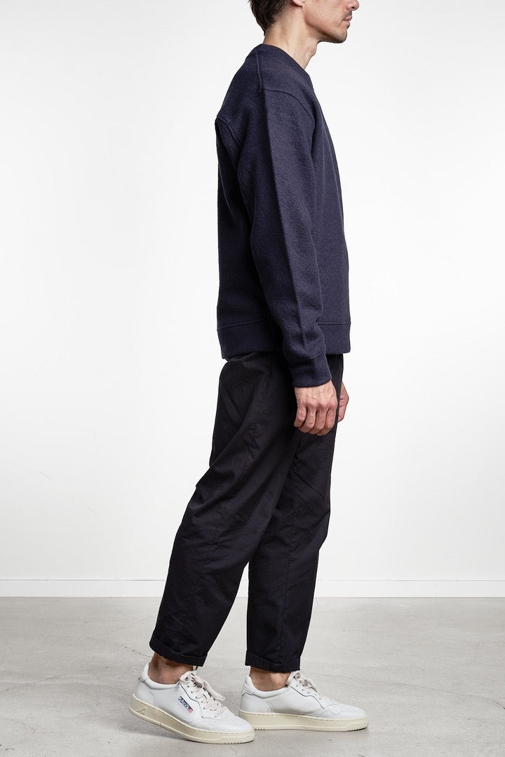 Seaham Boiled Wool Crew Navy – Cesar Equipment, closeup på materialet