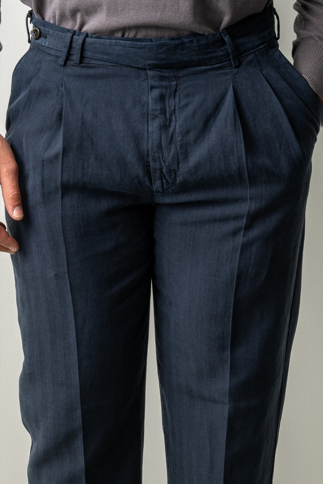 Carrot Two Pleat Cotton Linen Trouser Navy