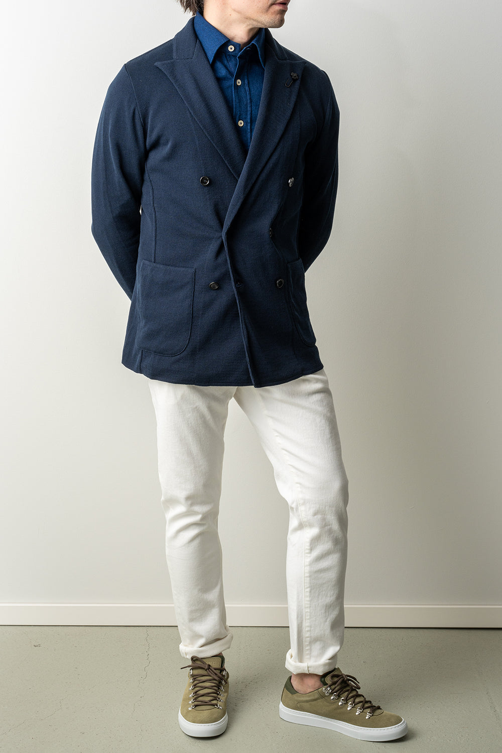 Classic Knitwear DB Blazer Navy – LARDINI, helbild på modell framifrån