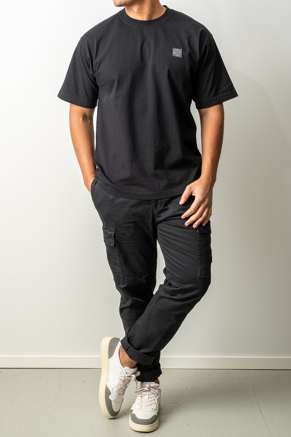 Combed Organic Cotton Jersey T-Shirt 2100030 Black – STONE ISLAND, helbild på modell framifrån