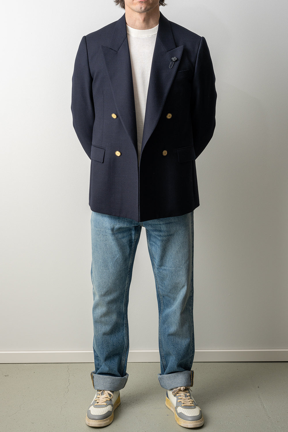 Luxury Twill DB Club Blazer Navy – LARDINI, helbild på modell framifrån, blazern öppen