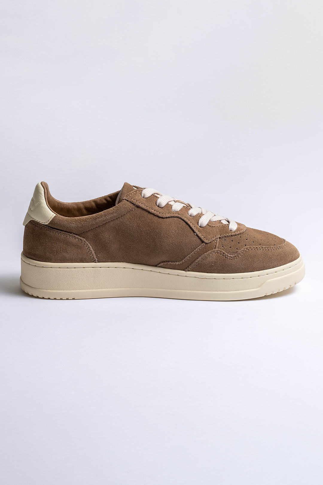 Medalist Low Man Finish/Suede Cigarr/White