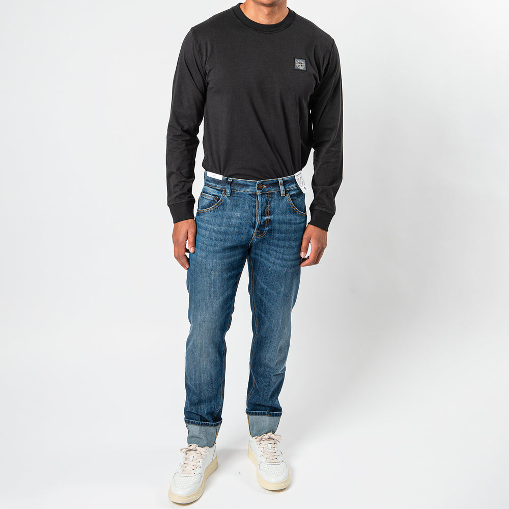 Dub 120 Oz Selvedged Jeans Denim – PT TORINO, helbild på modell framifrån med svart tröja