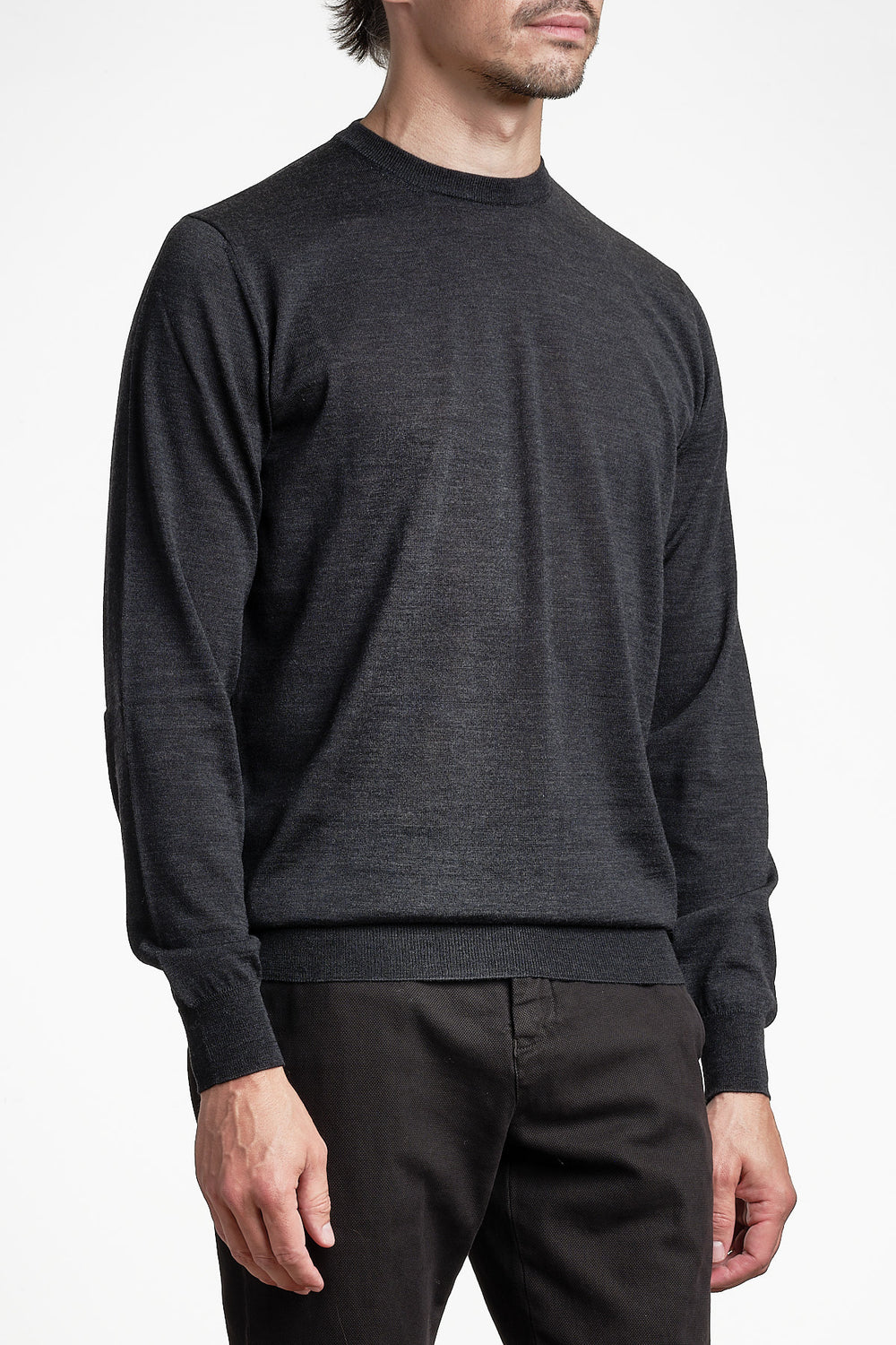Crewneck Sweater Royal Merino Antracite – Filippo De Laurentiis, snett framifrån