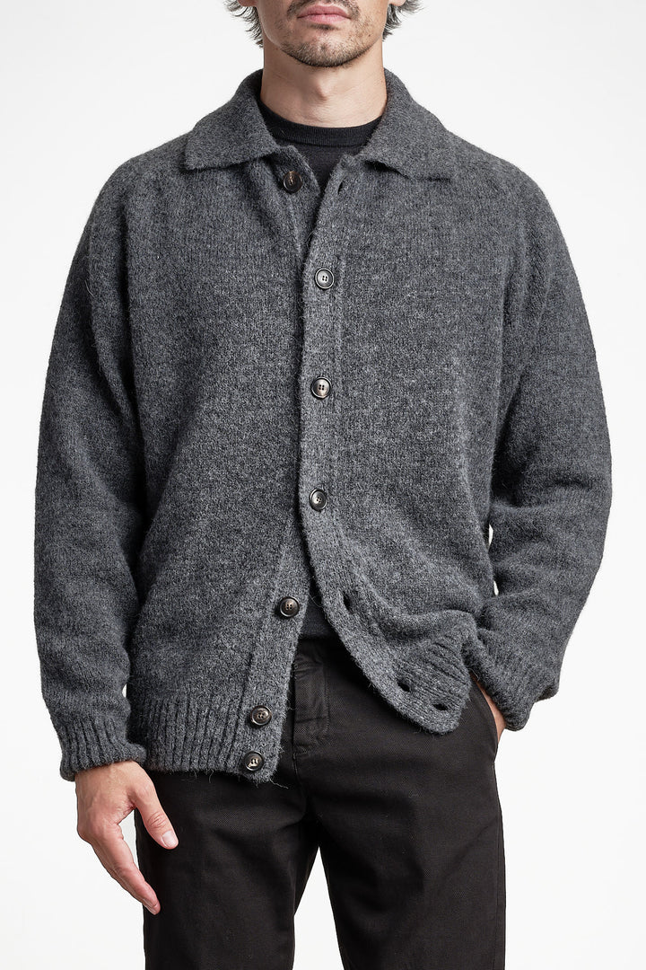 Luxury Alpaca Cardigan Sweater Graphite – FILIPPO DE LAURENTIIS, framifrån