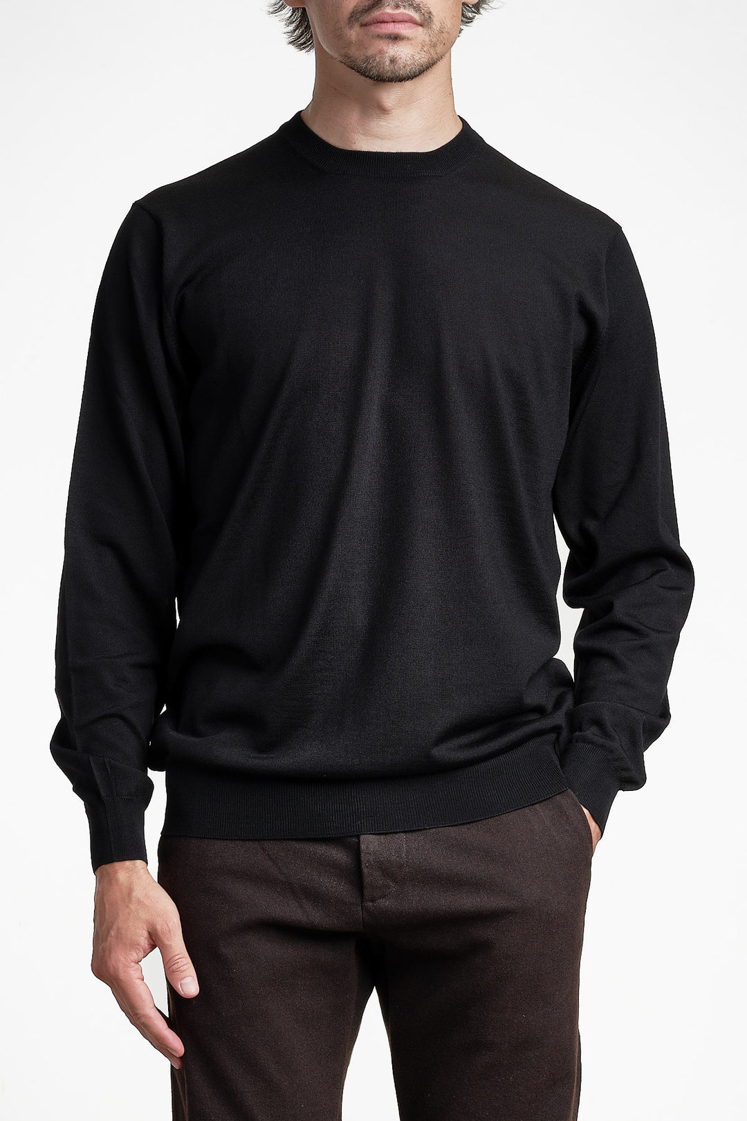ROYAL 120'S MERINO CREWNECK Black – FILIPPO DE LAURENTIIS, framifrån