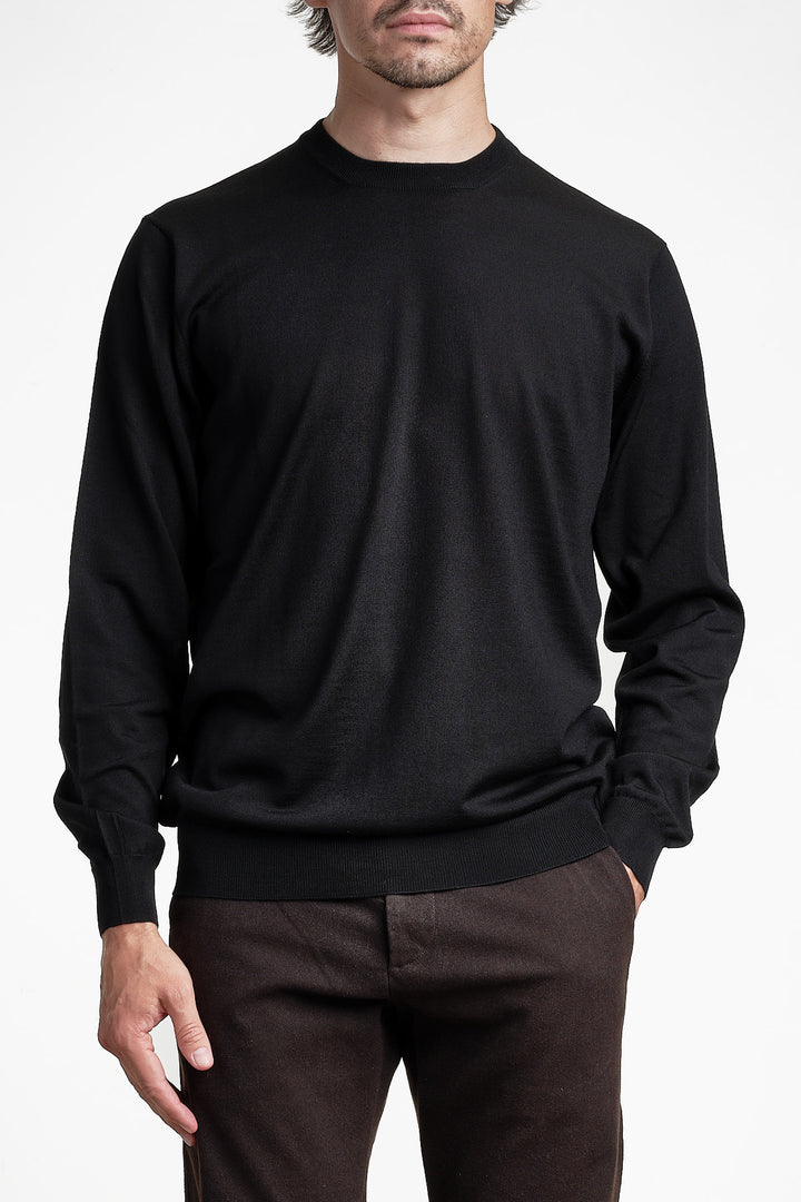 ROYAL 120'S MERINO CREWNECK Black – FILIPPO DE LAURENTIIS, framifrån