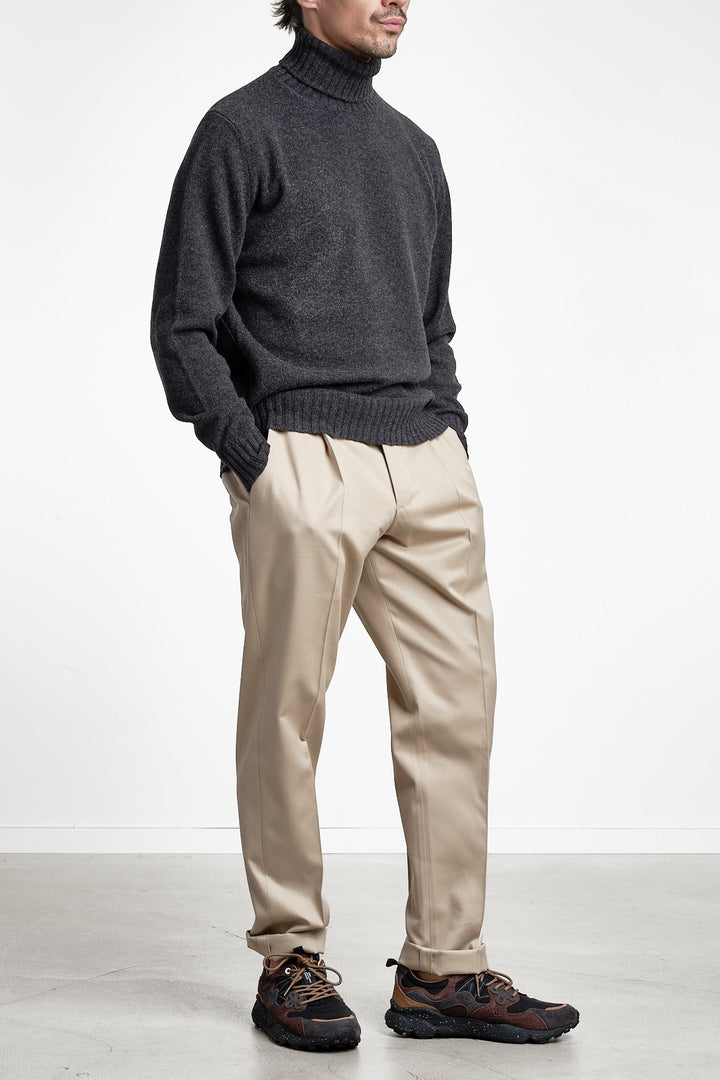 Wool Cashmere Turtleneck Antracite – FILIPPO DE LAURENTIIS, helbild framifrån