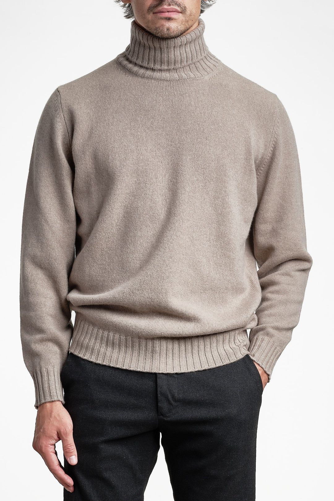 Wool Cashmere Turtleneck Beige – FILIPPO DE LAURENTIIS, framifrån