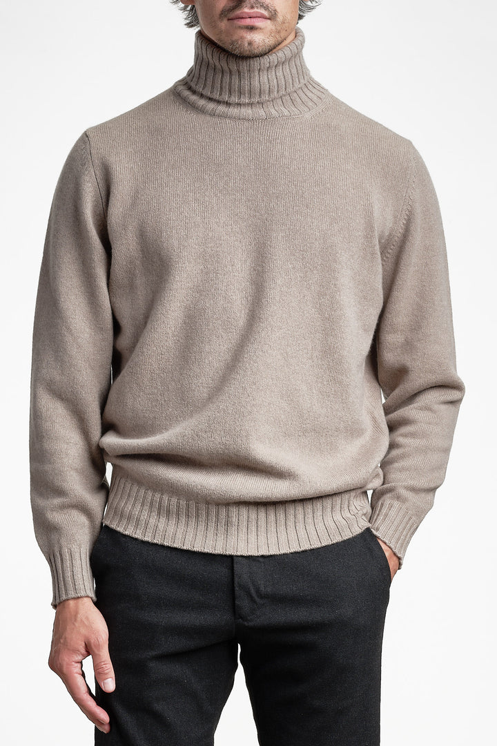 Wool Cashmere Turtleneck Beige – FILIPPO DE LAURENTIIS, framifrån