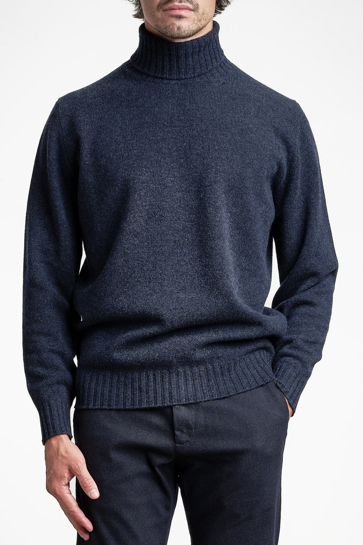 Wool Cashmere Turtleneck Melange Blue – FILIPPO DE LAURENTIIS, framifrån