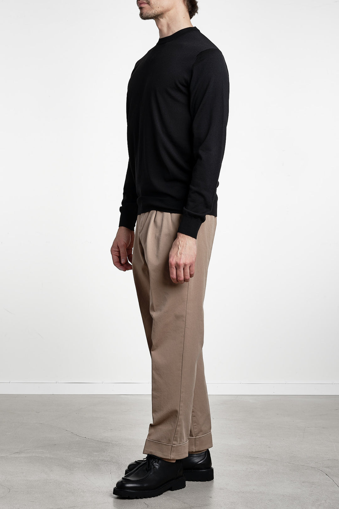 Crewneck Sweater Royal Merino Black – Filippo De Laurentiis, helfigur från sidan