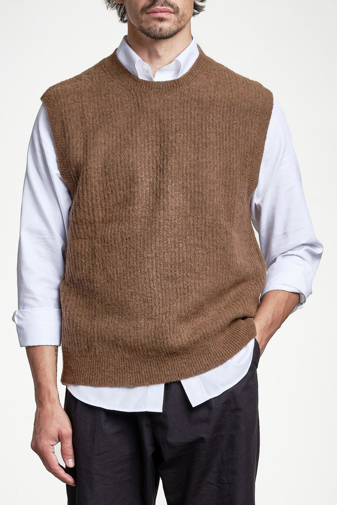 Alpaca Rib C-Neck Vest Hazelnut Melange – GANT, framifrån