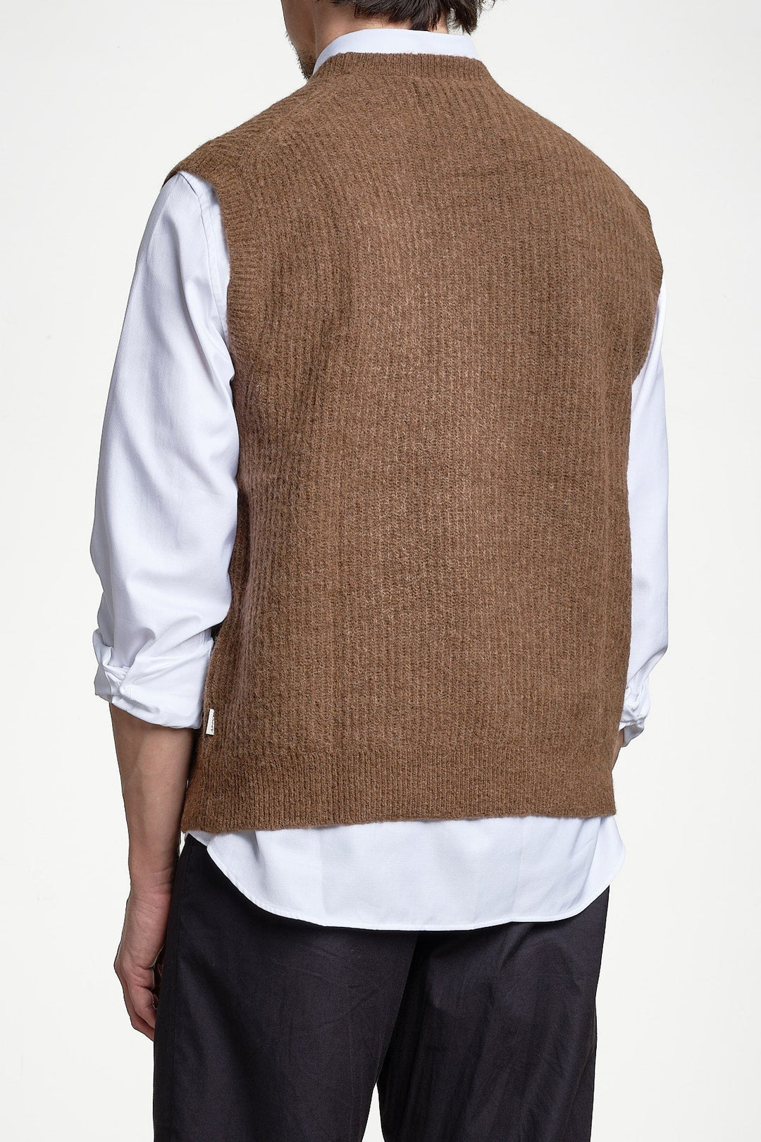 Alpaca Rib C-Neck Vest Hazelnut Melange – GANT, bakifrån