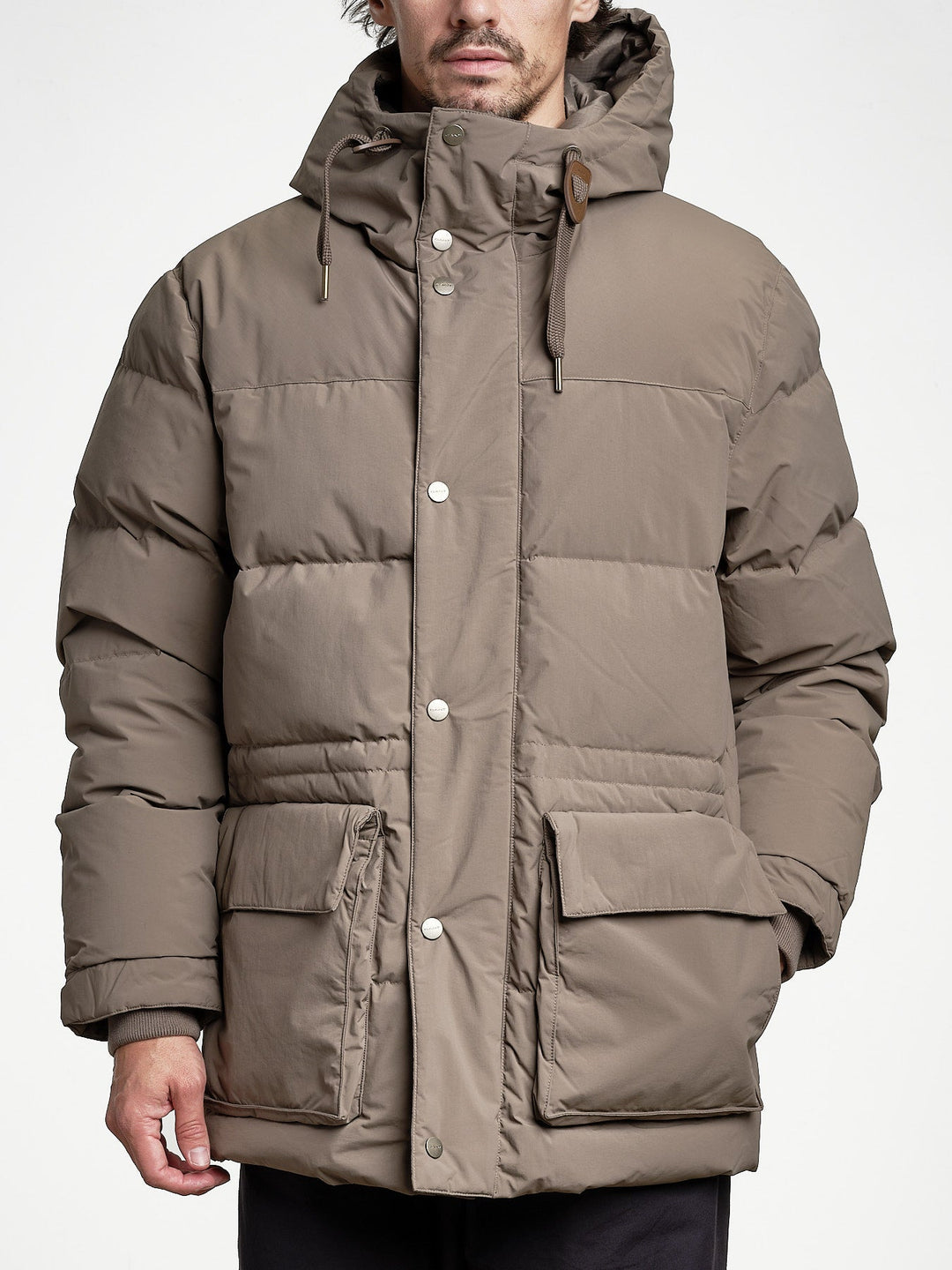 Classic Down Parka Faded Taupe – GANT, framifrån